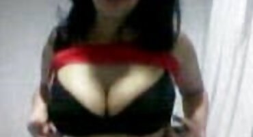 সে দাঁতে হট ভিডিও সেক্স একটা ডিলডো নিয়ে একটা সুন্দরী মেয়ের পাছাটা শক্ত করে ফাক করল।