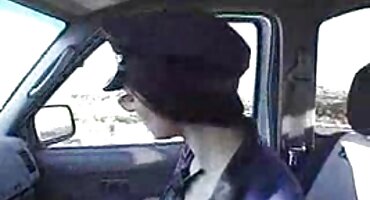 চোদা এবং তার মুখের মধ্যে তার গুদ থেকে সব বীর্য টেনে বাংলা হট sex