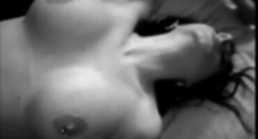 লম্বা কেশিক মানুষ হট মম সেক্স ভিডিও শ্যামাঙ্গী সুন্দরীর কান্ট ম্যাসেজ করে।