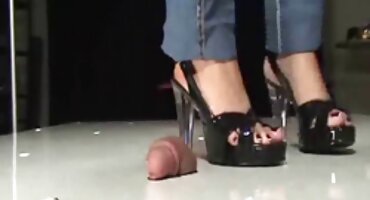 উল্কি সহ একটি বেঙ্গলি হট সেক্স ভিডিও জক একটি লাবণ্য মেয়ের ভগ চেটেছে এবং সুন্দরভাবে চুদছে।