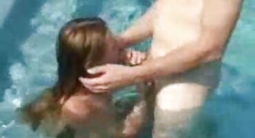 গ্লাভস পরা এশিয়ান মেয়ে একটি লোককে একটি ব্লোজব দেয় ভিডিও হট সেক্স এবং পাছায় চোদা দেয়।