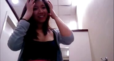 একটি দুশ্চরিত্রা একটি প্রচণ্ড উত্তেজনা সঙ্গে একটি busty রাশিয়ান স্বর্ণকেশী এর পায়ূ ম্যাসেজ হট সেক্সি বিএফ