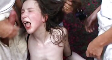 শ্যামাঙ্গিনী তার প্যান্টে প্রস্রাব হট বাংলা সেক্স ভিডিও করে, এবং তারপর একটি ডিল্ডো দিয়ে শেষ করে।