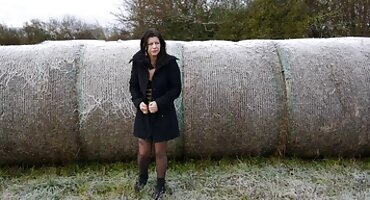 একটি সুন্দর হট সেক্স ভিডিও মুখের শ্যামাঙ্গিনী একটি গর্ত দিয়ে একটি বড় শিশ্ন চাটছে।