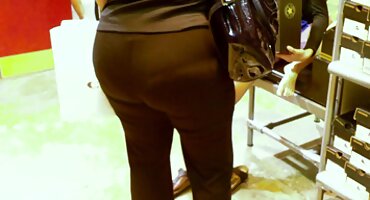 মাই সহ ওয়েবক্যাম মেয়ে দাতাদের কাছে তার হট সেক্সি বিএফ জিহ্বা দেখায়।