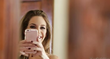 আবছা এপ্রিল ভোরের লোমশ হট হট সেক্স ভিডিও কান্ট একটি ভাইব্রেটর দিয়ে cums