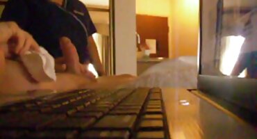 স্প্যানিয়ার্ড সানি লিওনের হট সেক্স ভিডিও লক্ষ্য করলো দেয়ালে একটি ছিদ্র এবং একটি রাবার সদস্য তা থেকে বেরিয়ে আসছে