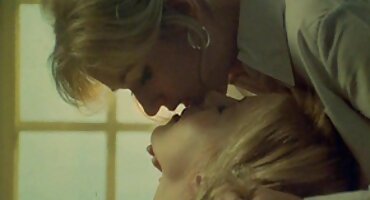 blondes একটি রাশিয়ান লোক তার ভগ এবং গাধা মধ্যে গাট্টা পরিদর্শন করার জন্য আমন্ত্রণ জানিয়েছিল হট এন্ড সেক্স ভিডিও