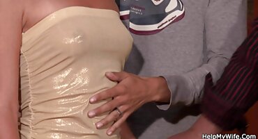 মহিলার বৃহৎ ভগাঙ্কুর চোদা চুদির সময় ফুলে ওঠে। এইচডি হট সেক্স ভিডিও