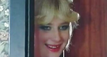 প্রফুল্ল হট রোমান্টিক সেক্স ভিডিও তারুণ্যের শীতল দোল পার্টি।