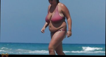 মহিলাটি লোকটির লিঙ্গের বিরুদ্ধে তার পাছা বাংলা হট সেক্স ভিডিও ঘষে, তাকে যৌনতার জন্য উত্তেজিত করার চেষ্টা করে