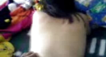 কালো বুট মধ্যে স্বর্ণকেশী একটি বড় dildo সঙ্গে তার হট ভিডিও সেক্স ভিডিও ভগ কাজ করে