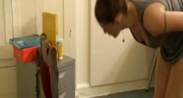 একটি বড় শিশ্ন একটি পরিষ্কার রাশিয়ান মেয়ের চাঁচা সেক্স ভিডিও হট ভগ মধ্যে ডুব