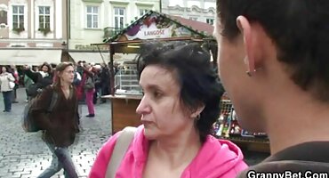 একটি ডবল যৌনসঙ্গম সঙ্গে হট সেক্সি বিএফ একটি অতৃপ্ত রাশিয়ান বেশ্যা ভিডিও