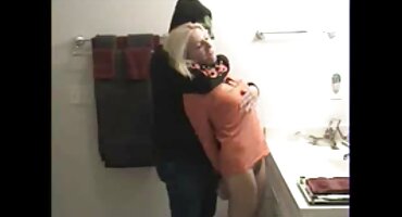 দুই হট গার্ল সেক্স ভিডিও দম্পতি সামনে এবং পটভূমিতে পুল দ্বারা যৌনসঙ্গম