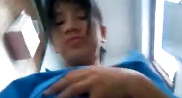 একটি পূর্ণবয়স্ক মিল্ফ বাচ্চাটিকে বাংলাদেশী হট সেক্স ভিডিও যত্নের জন্য পুড়িয়ে দেয় এবং যৌনসঙ্গম করতে যোগ দেয়