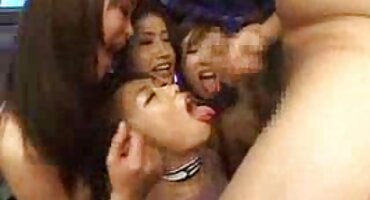 মহিলাটি হট সেক্স ভিডিও বাংলা পুরুষের মলদ্বার চাটছে