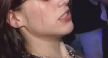 স্বর্ণকেশী ভগ হট সেক্স ভিডিও এবং যন্ত্রণা বন্ধ jerk একটি ক্রুশ বাঁধা ছিল