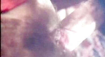 ছোট চুলের হট মম সেক্স ভিডিও সাহসী অশ্লীল মহিলা।