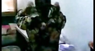 একটি দাড়িওয়ালা লোক বাংলা হট সেক্স ভিডিও একটি বস্তী করুণাময় সৌন্দর্যের ভগ চাটছে এবং fucks