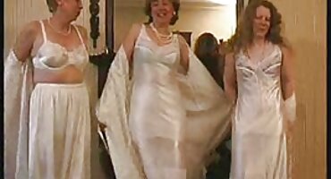 উপপত্নী এবং ক্রীতদাসরা ছেলেদের সাথে চোদাচুদি করতে এবং ফিস্টিং করতে জড়ো বাংলা হট সেক্স ভিডিও হয়েছিল।