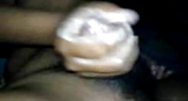 পরিপক্ক মেয়ে একটি হট সেক্সি বিএফ সেক্স টয় দিয়ে তার ভগ খুলে হস্তমৈথুন করে।