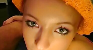 নীল চোখের ক্লাবের একজন বাংলা হট সেক্স ভিডিও লোকের সাথে তার স্বামীর সাথে প্রতারণা করেছে।