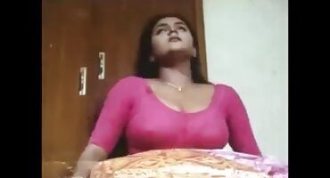 দুটি মেয়ে একটি বাংলাদেশী হট সেক্স ভিডিও বাঁড়া চুষবে এবং একটি লোকের সাথে একসাথে চুদবে