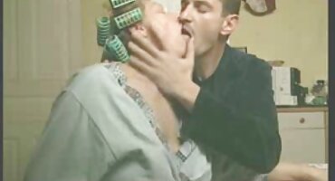 চটকদার অন্তর্বাস মধ্যে স্বর্ণকেশী তার হট গার্ল সেক্স ভিডিও ভগ একটি শক্তিশালী লিঙ্গ পায়