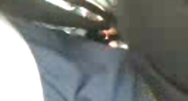 বস্টি স্লাট একটি বড় লাল ডিল্ডো দিয়ে তার যোনি বন্ধ করে দেয়। বাংলাদেশী হট সেক্স ভিডিও