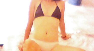 বস্ত্ত পরিপক্ক ভদ্রমহিলা তরুণ অতিথিকে হট গার্ল সেক্স ভিডিও প্রলুব্ধ করে।