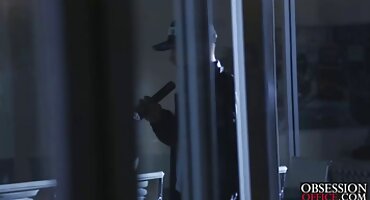 ঠিক পাছায় লাগানো এবং শুক্রাণু দিয়ে সেক্সি হট বিএফ ক্রোচ ভরা।