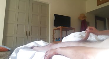 দুই জন একজন মাতাল মহিলাকে চুদছে, এবং সে হট সেক্স ভিডিও নিজের কাছেই বকাঝকা করছে