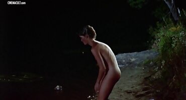 মহিলা বিছানায় কাজ করার পর প্রচণ্ড উত্তেজনার জন্য ভগ বন্ধ করে দিচ্ছেন। হট সেক্স বিএফ ভিডিও